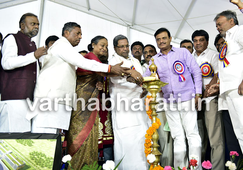 ನಮ್ಮ ಬದ್ಧತೆ ಪ್ರಶ್ನೆ ಮಾಡಲು ಯಾರಿಂದಲೂ ಸಾದ್ಯವಿಲ್ಲ: ಮುಖ್ಯಮಂತ್ರಿ ಸಿದ್ದರಾಮಯ್ಯ